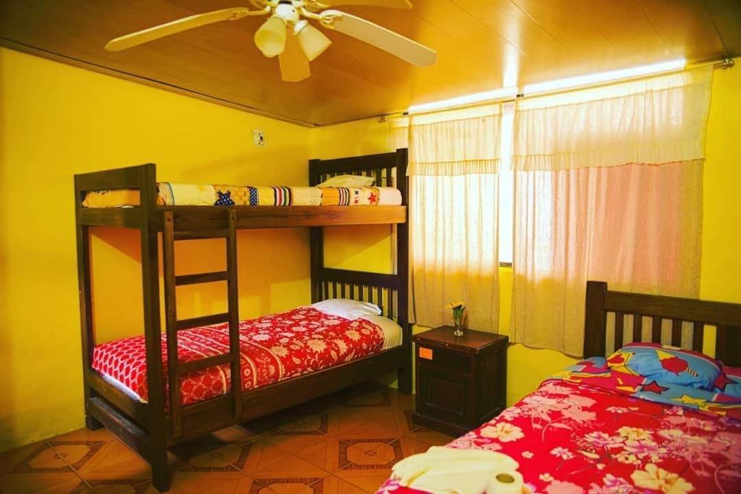 Hotel Hostal Henrry'S Mindo Esterno foto