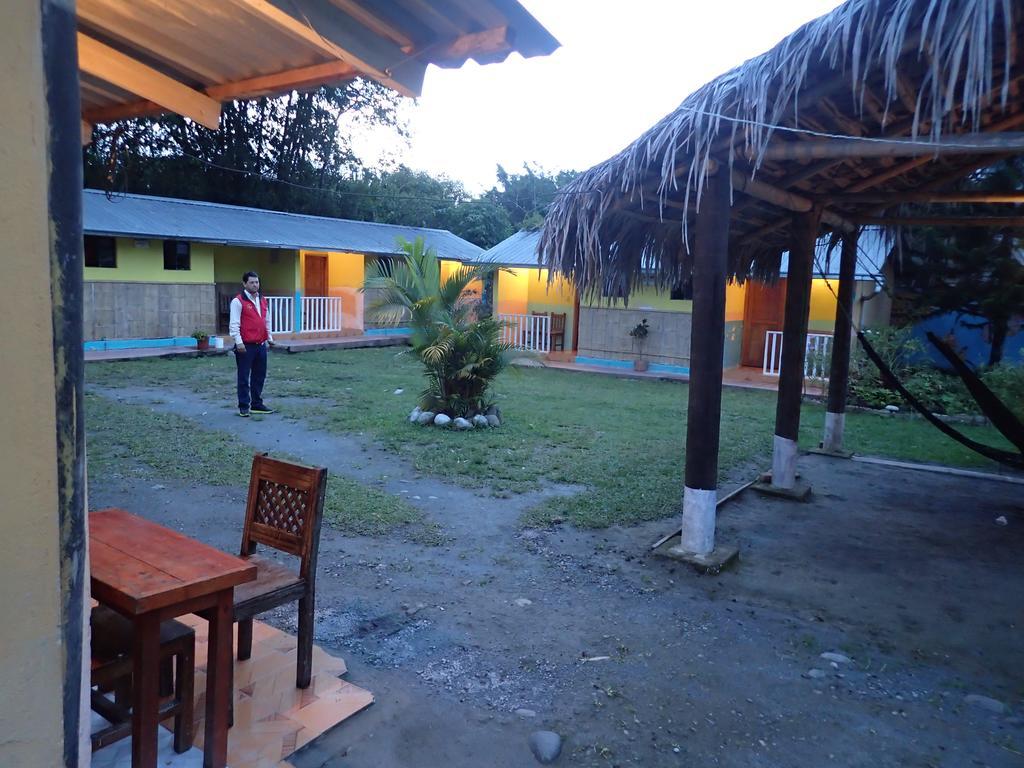 Hotel Hostal Henrry'S Mindo Esterno foto