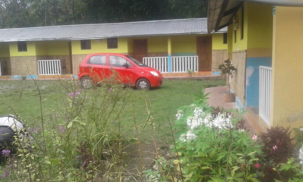 Hotel Hostal Henrry'S Mindo Esterno foto